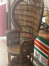 Afbeelding in Gallery-weergave laden, Aisa stoel unieke aisa stoel
