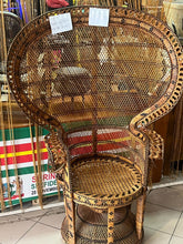 Afbeelding in Gallery-weergave laden, Aisa stoel unieke aisa stoel
